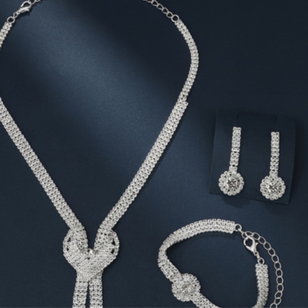 Shiny Rhinestones Pendant Necklace & Chain Bracelet & Dangle Earrings Elegant Br